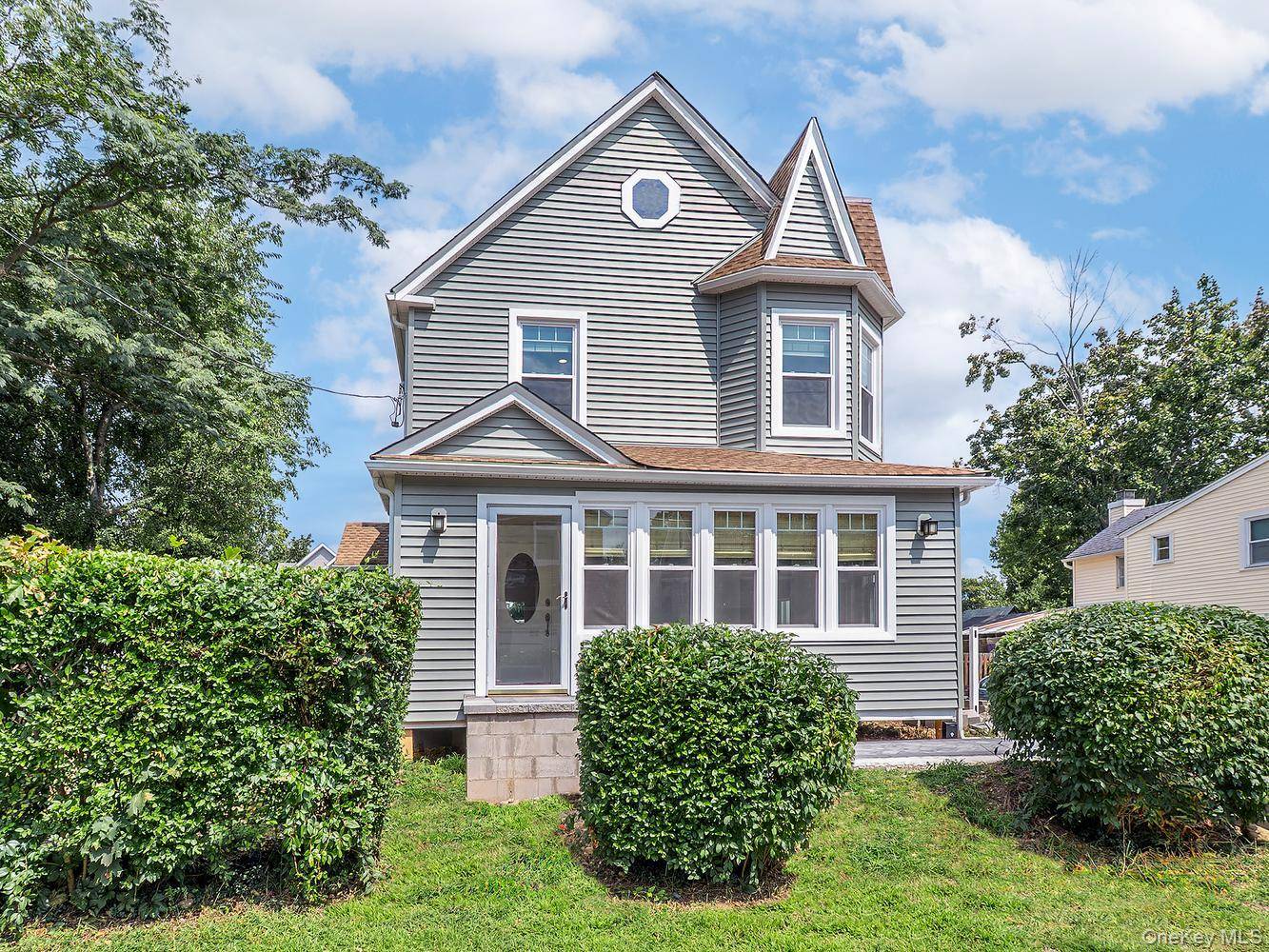 3 Ellison ST, Bayville, NY 11709