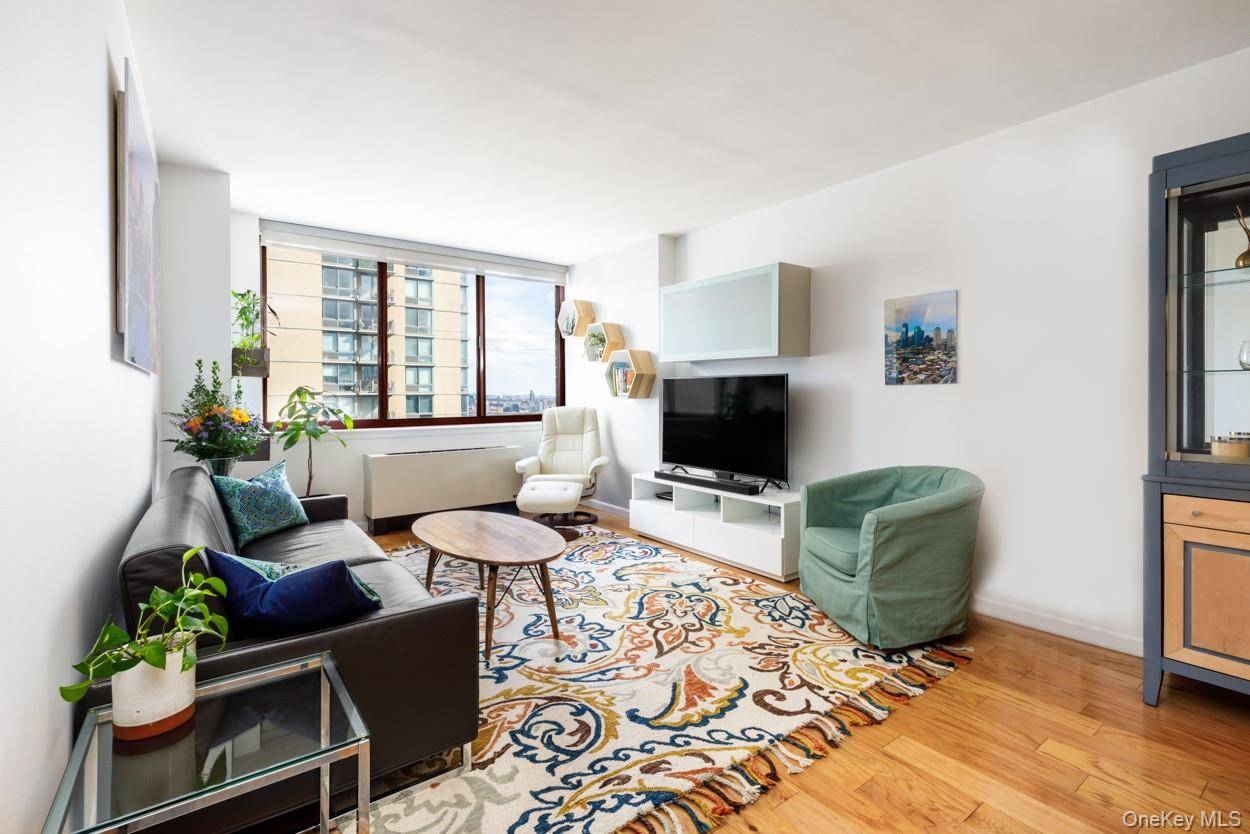 474 48th AVE #28E, Long Island City, NY 11109