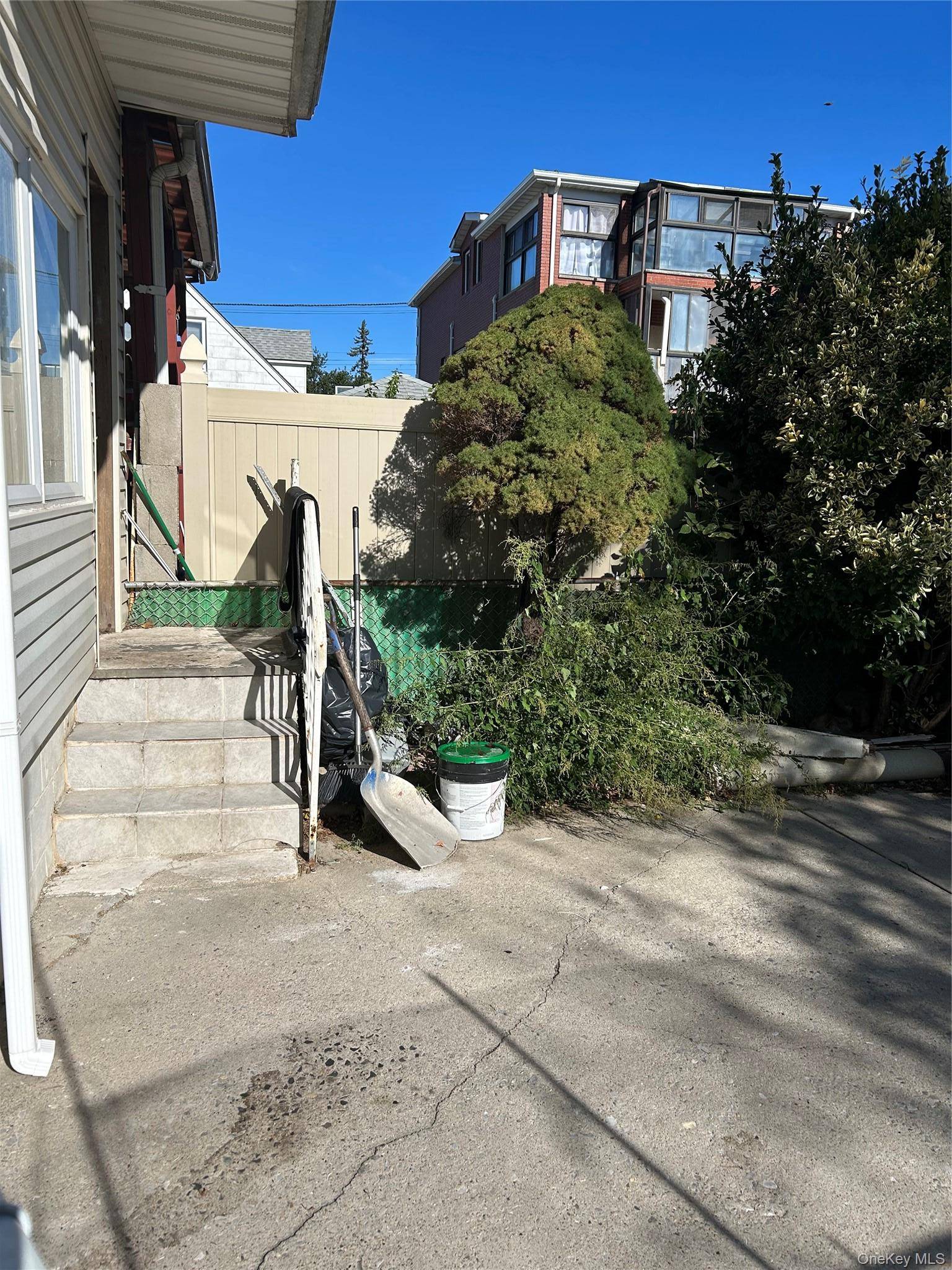 32-13 202nd ST, Bayside, NY 11361