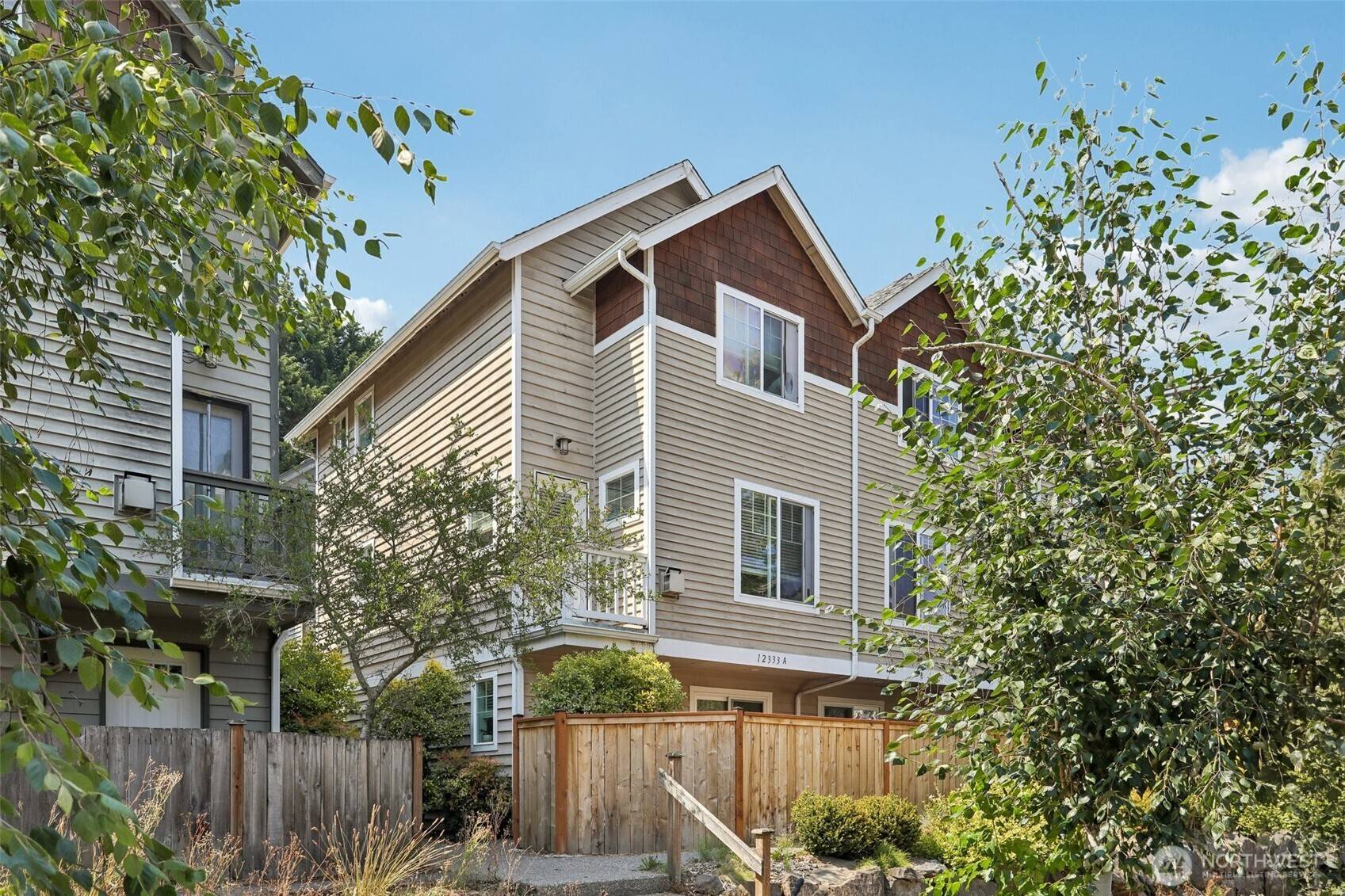 12333 28th AVE NE #B, Seattle, WA 98125