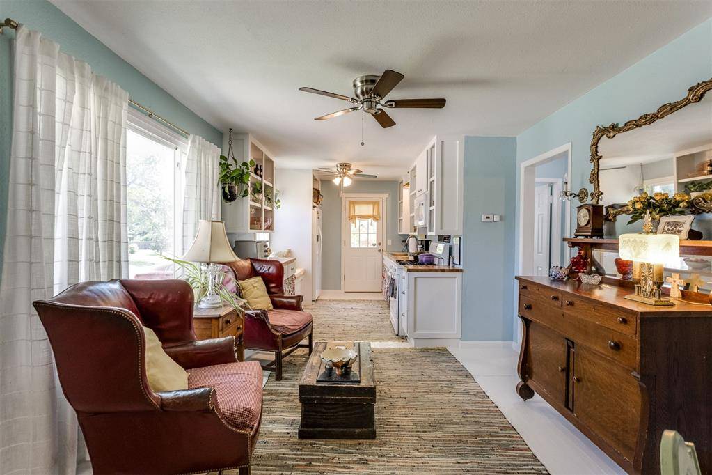 1912 Carlisle RD, The Village, OK 73120