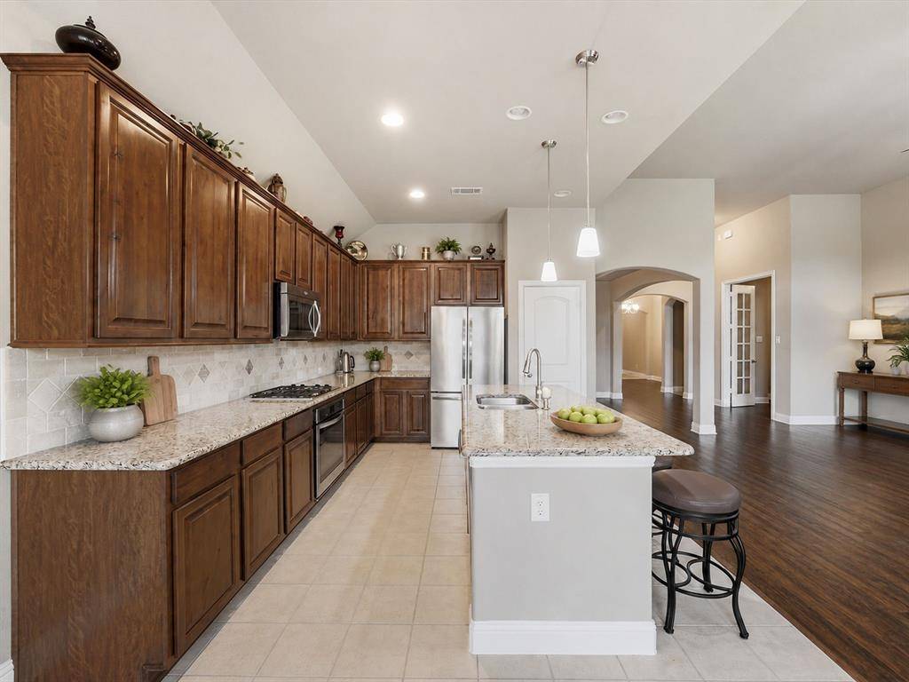 1408 Mesa Crest Drive, Fort Worth, TX 76052