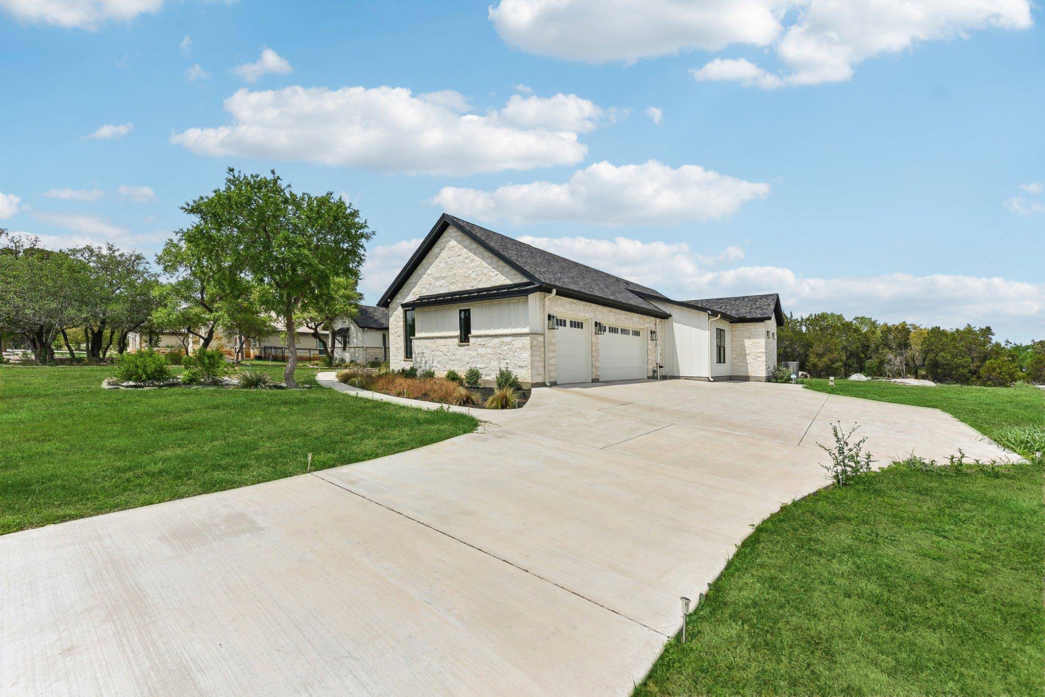116 Tranquility Trails DR, Spicewood, TX 78669