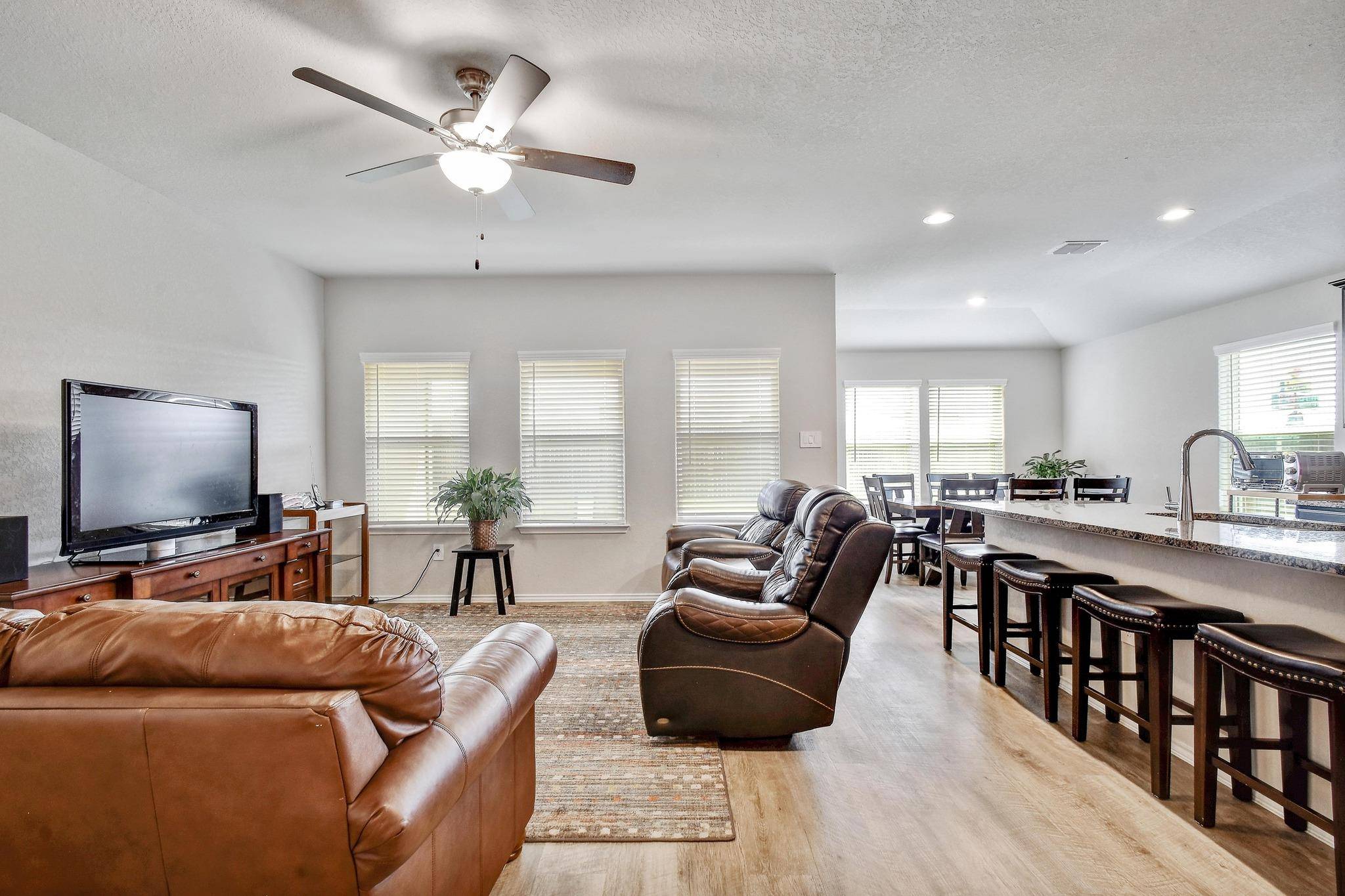 733 PEAK PLACE, Seguin, TX 78155