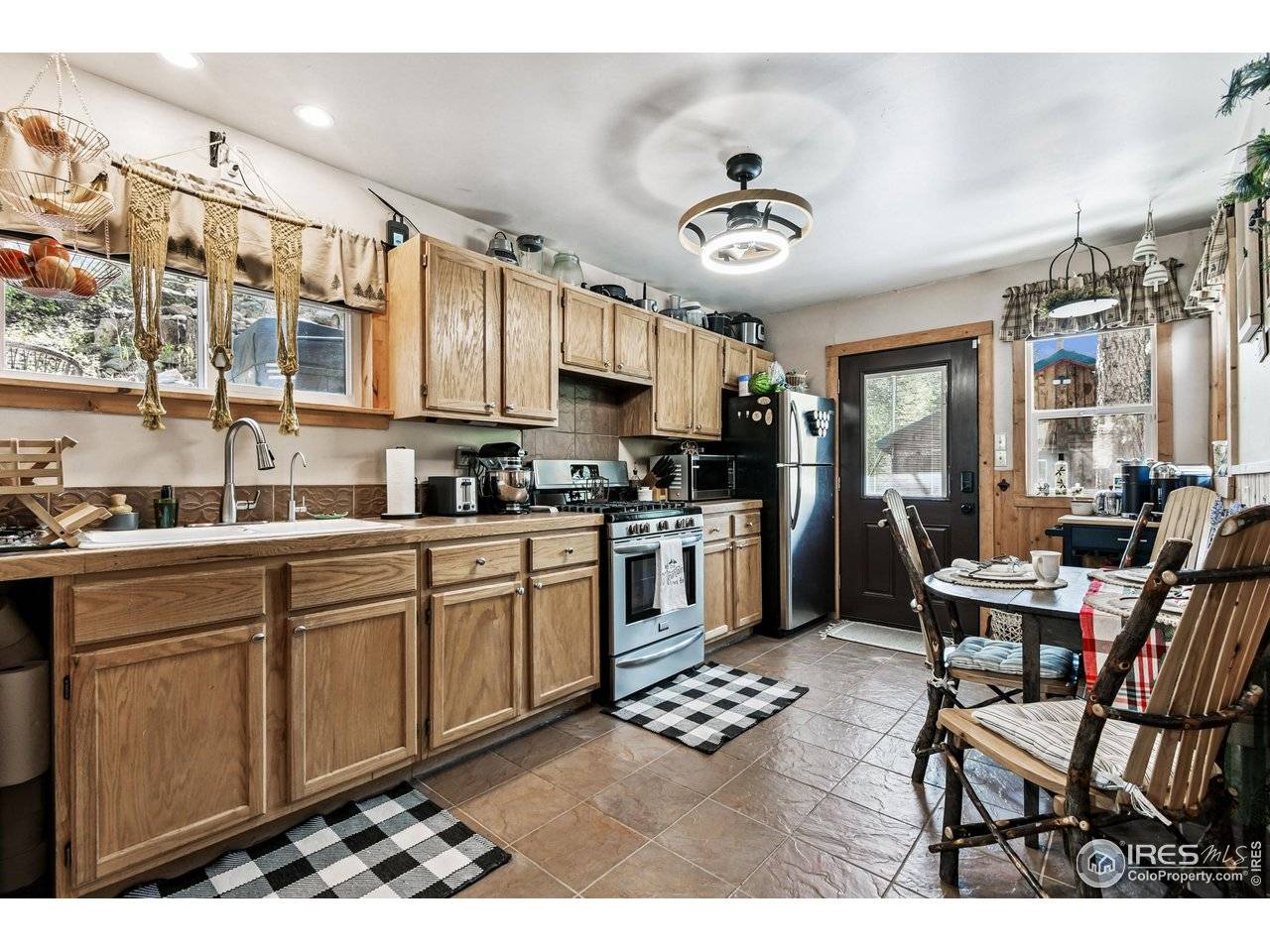 541 Riverside, Lyons, CO 80540
