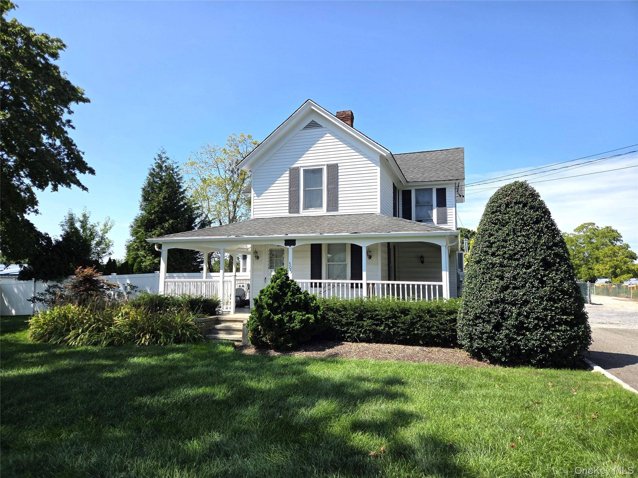 305 Edwards AVE, Calverton, NY 11933