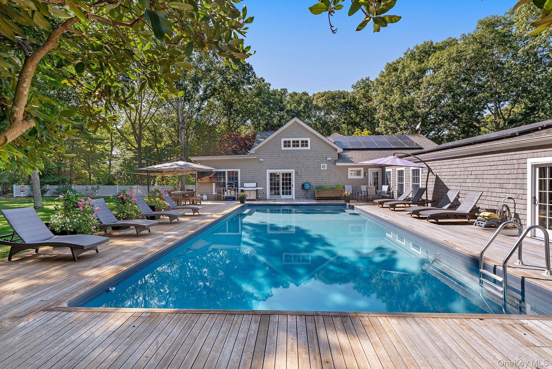 23 Park CIR, Quogue, NY 11959