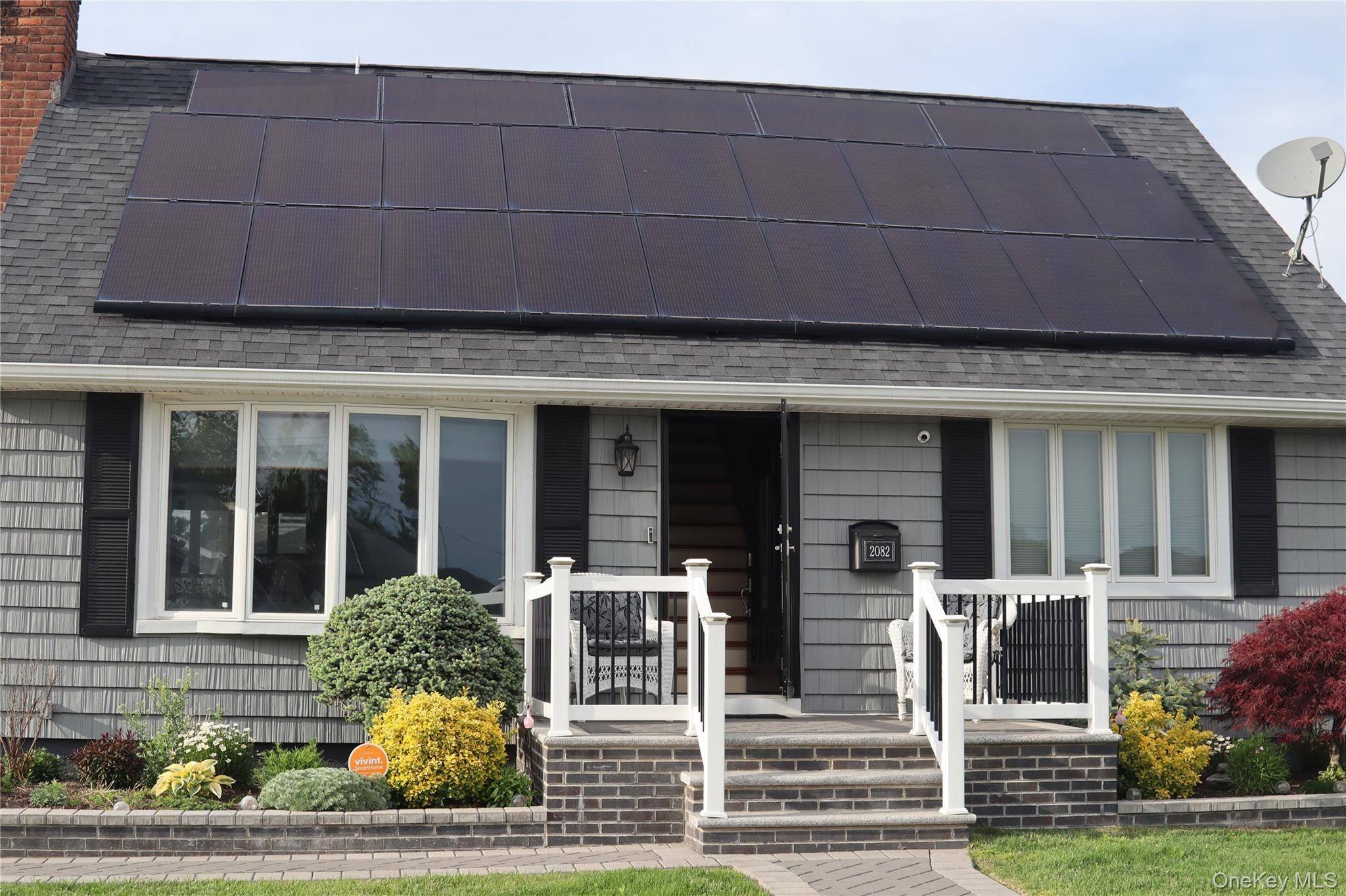 2082 Renfrew AVE, Elmont, NY 11003