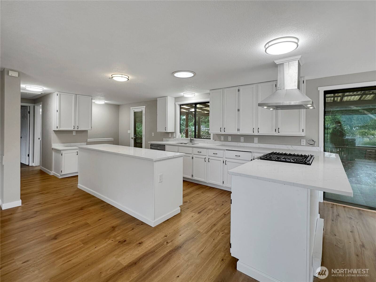 314 Snohomish DR, La Conner, WA 98257