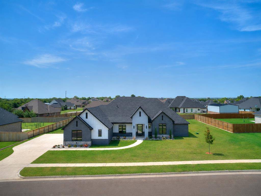 4704 SE 37th ST, Moore, OK 73160