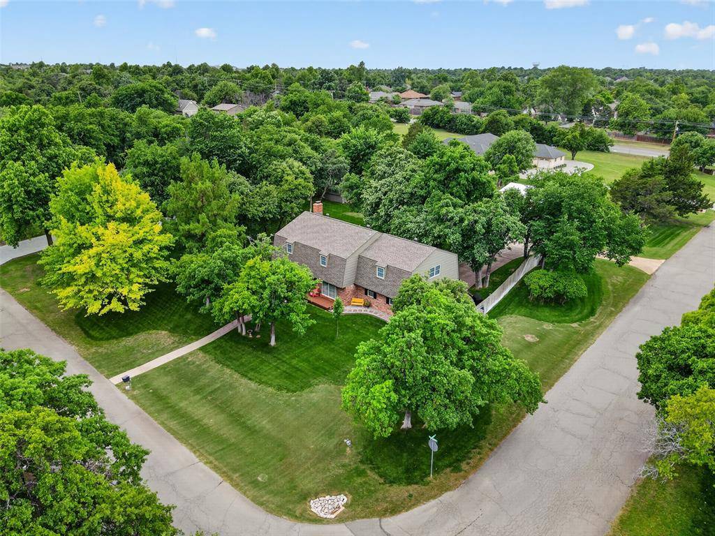 2113 Hummingbird LN, Edmond, OK 73034