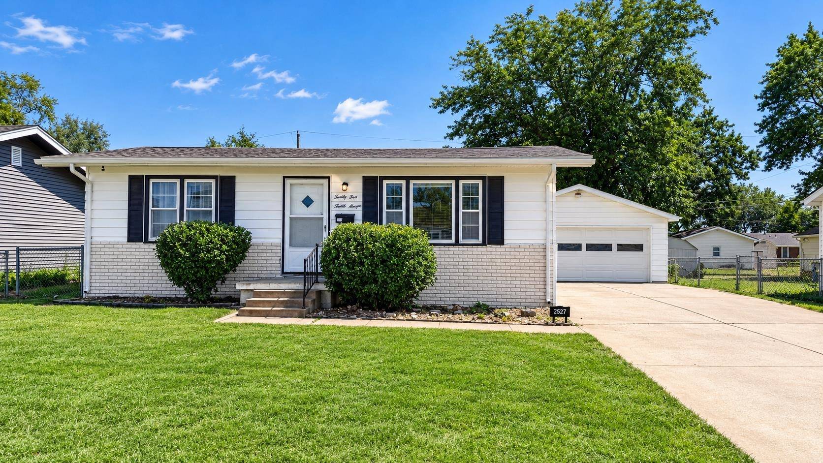 2527 W 32nd, Wichita, KS 67217
