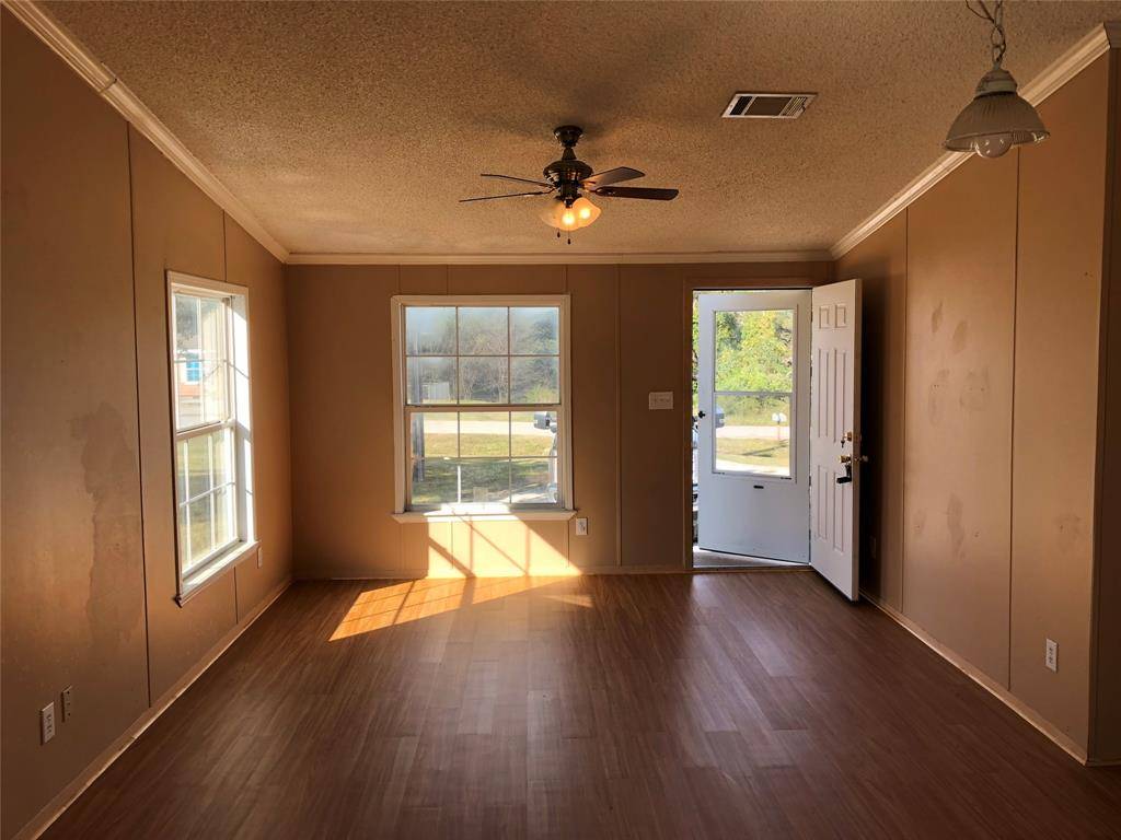 118 Windy Creek Court, Springtown, TX 76082