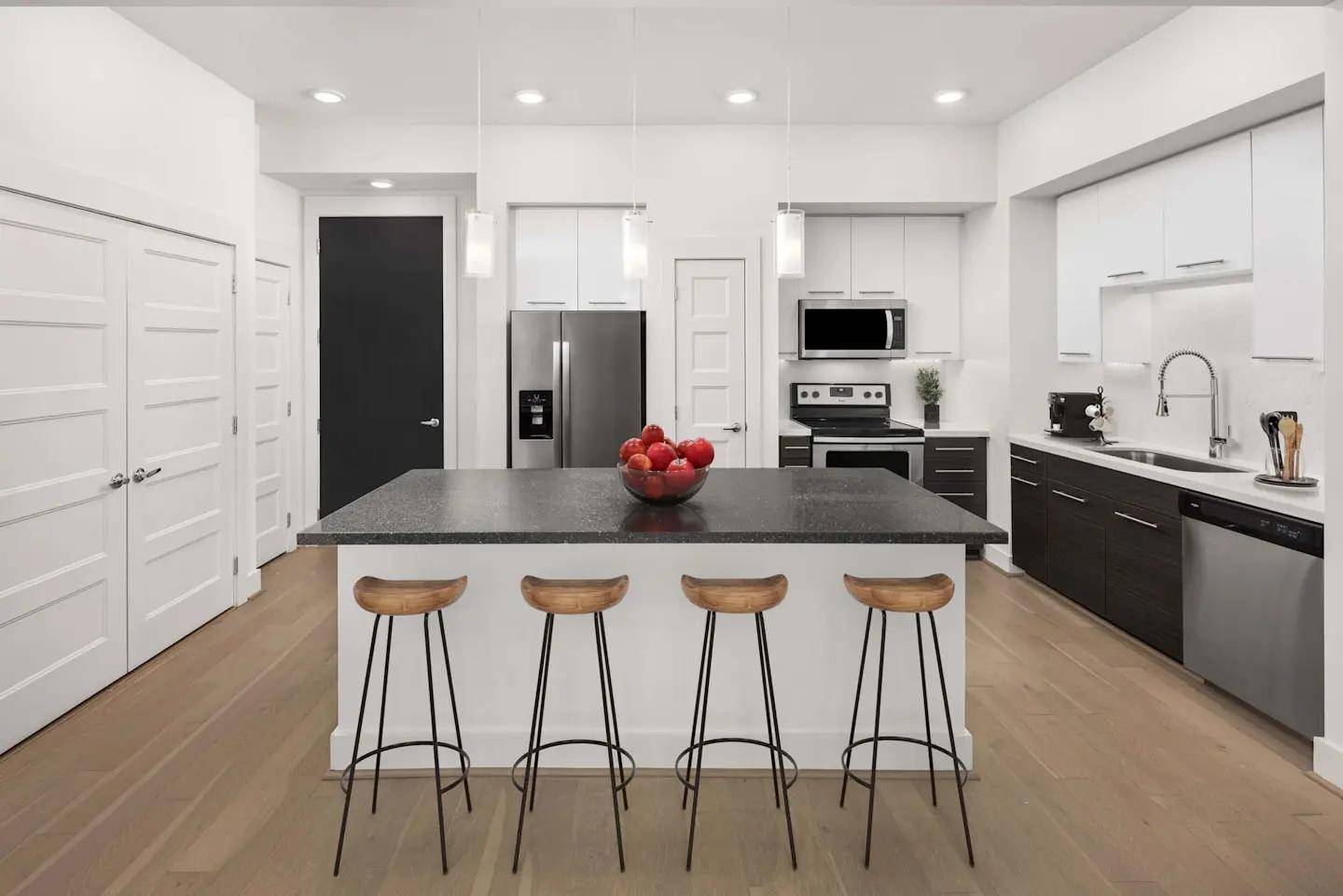 2727 Travis ST #501, Houston, TX 77006