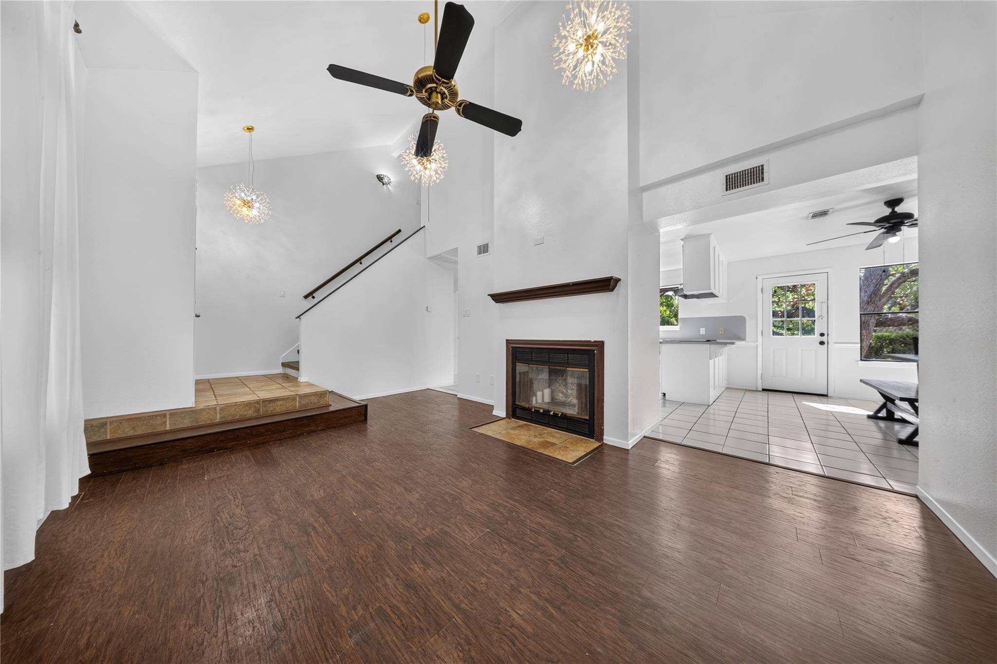 105 N Summit Ridge DR, Point Venture, TX 78645