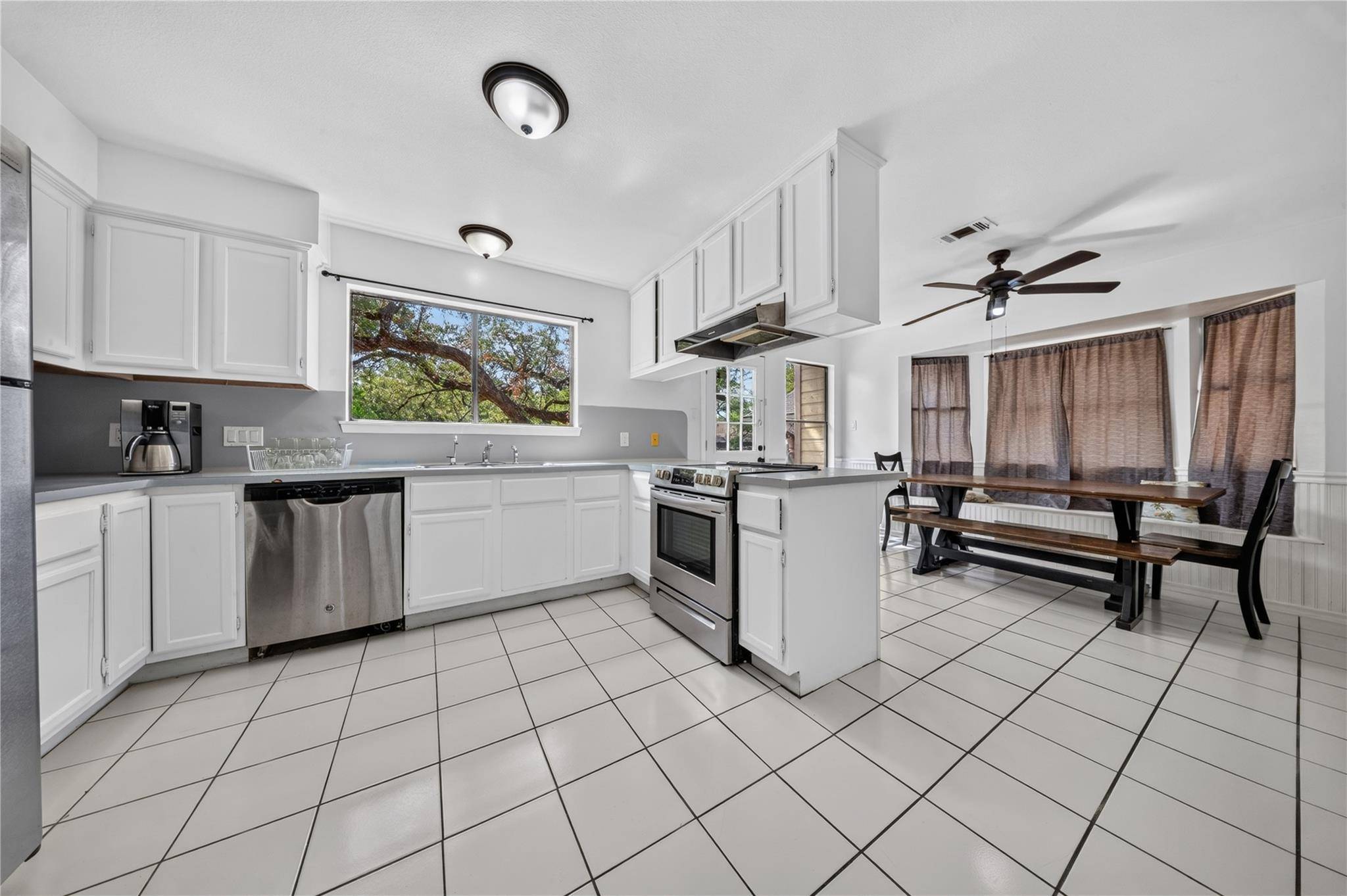 105 N Summit Ridge DR, Point Venture, TX 78645