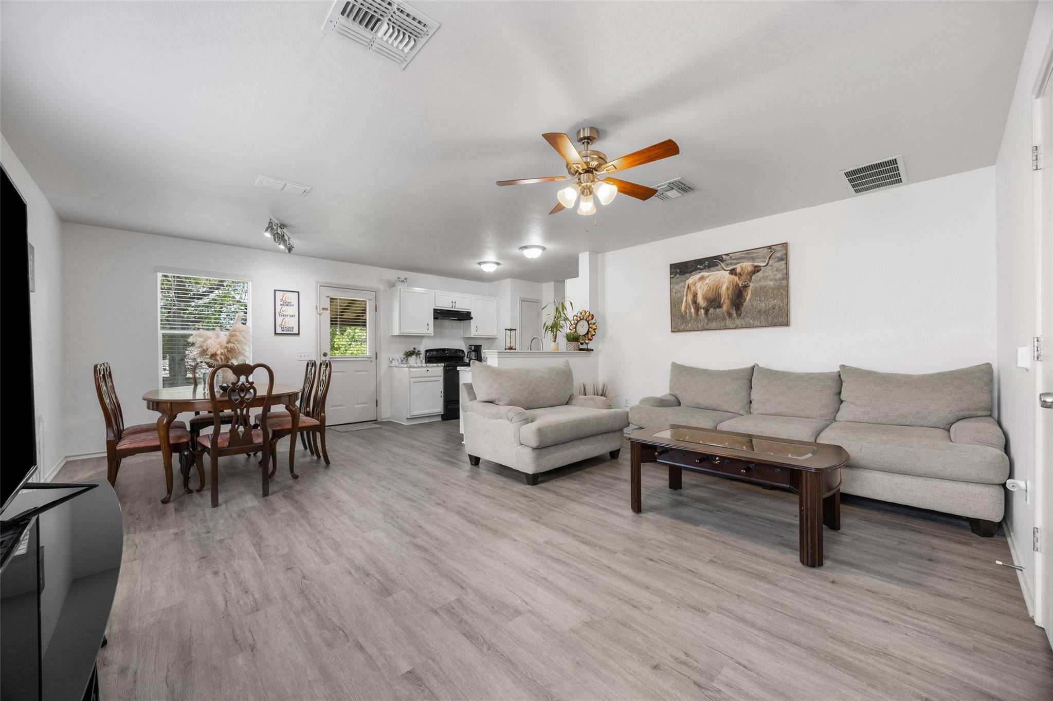 8710 Davis Oaks TRL, Austin, TX 78748