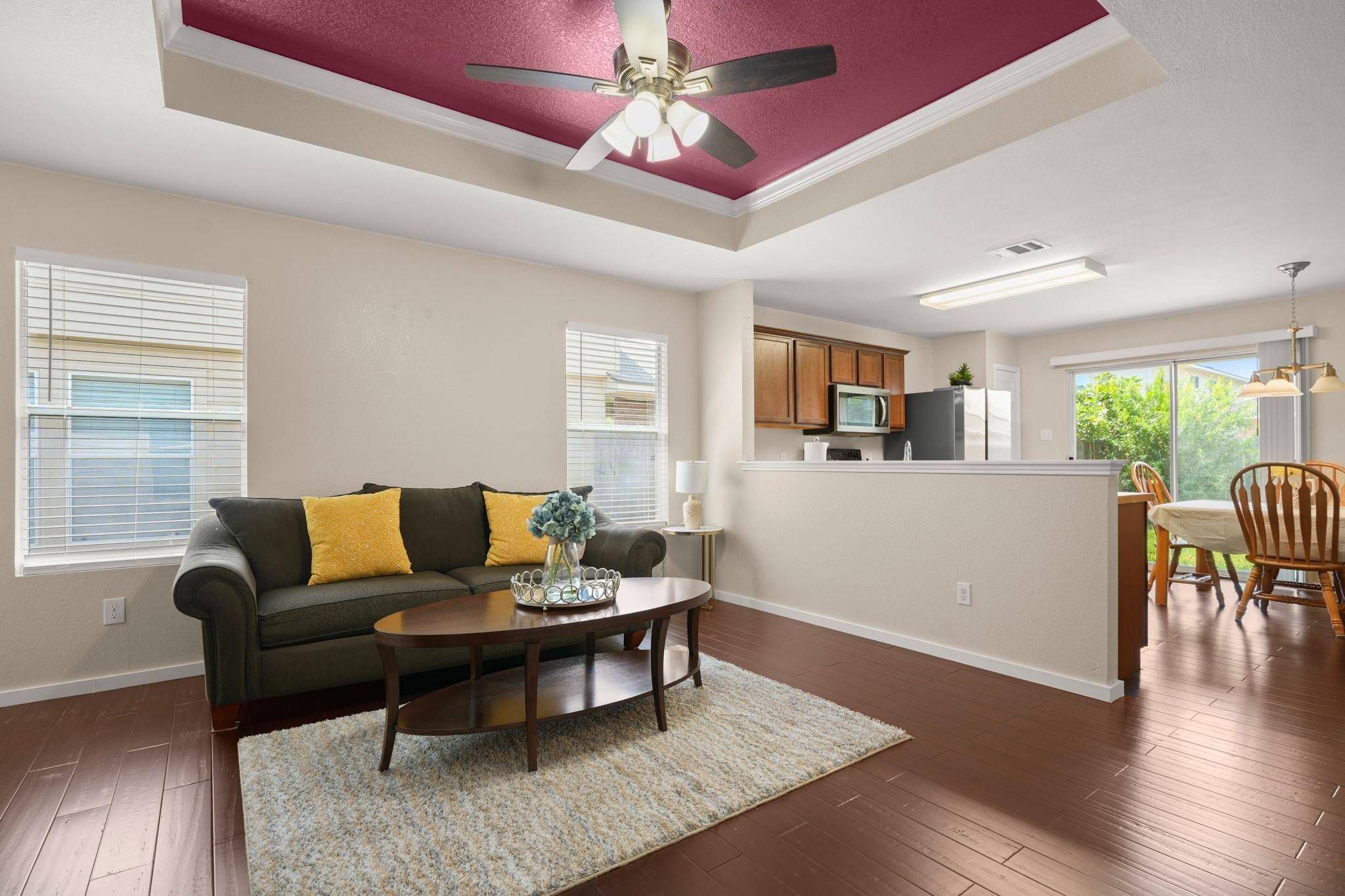 137 Hillhouse LN, Manchaca, TX 78652