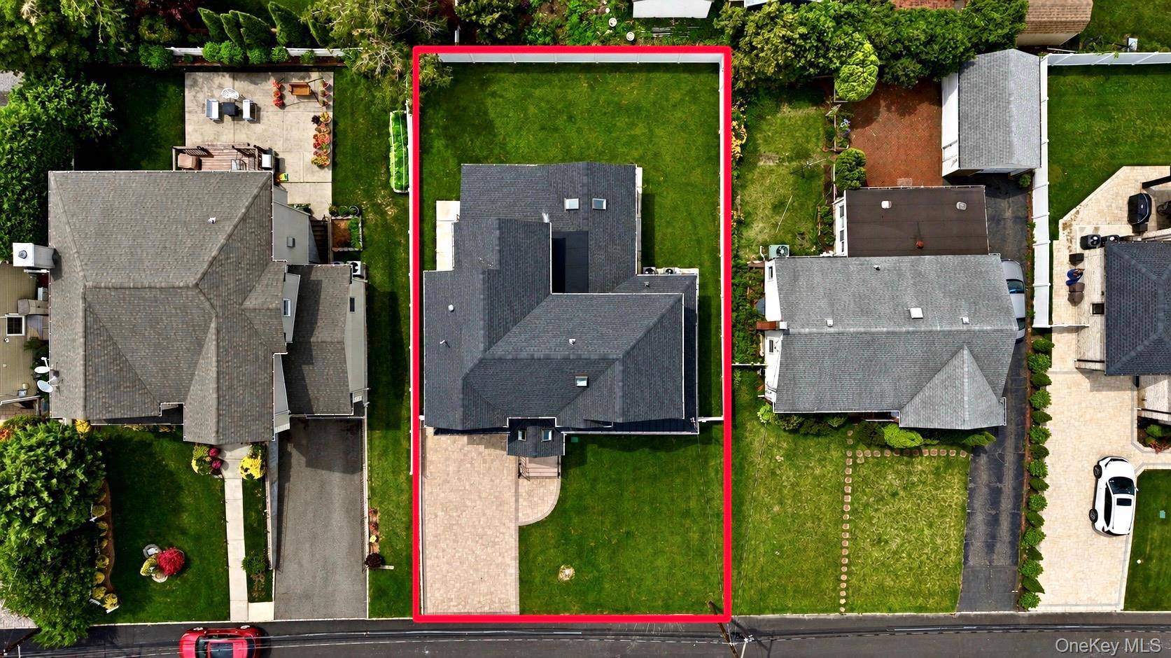 37 Beverly DR, Albertson, NY 11507