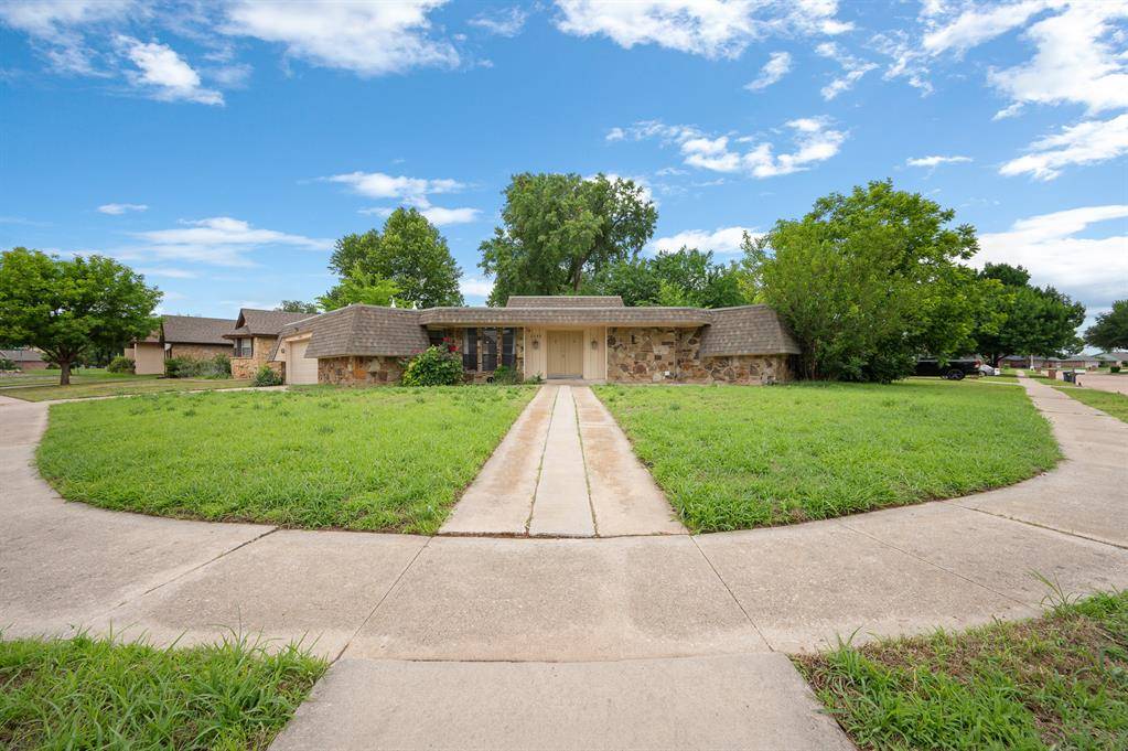 1305 Quail Hollow DR, Norman, OK 73072