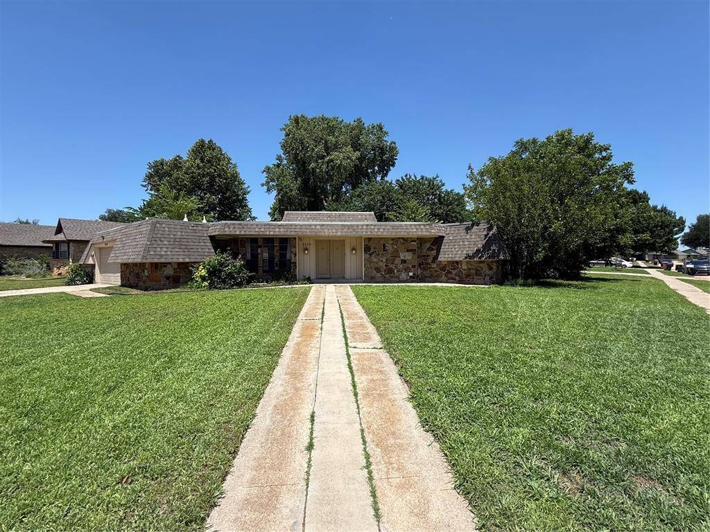 1305 Quail Hollow DR, Norman, OK 73072
