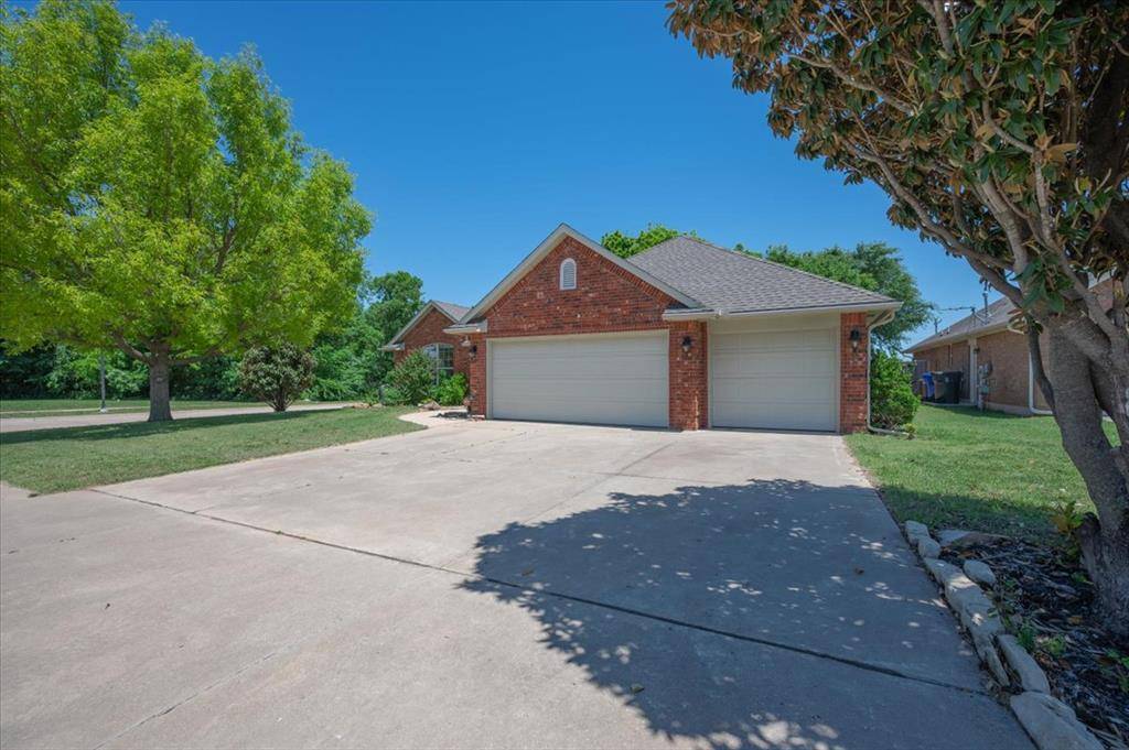 3424 Valley Hollow, Norman, OK 73071