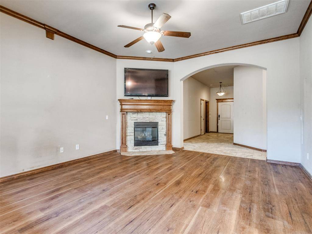 641 SW 28th ST, Moore, OK 73160