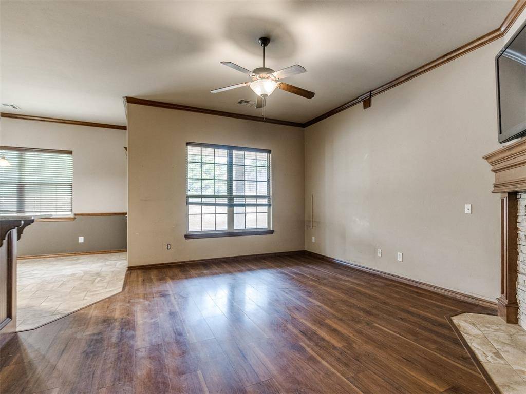 641 SW 28th ST, Moore, OK 73160