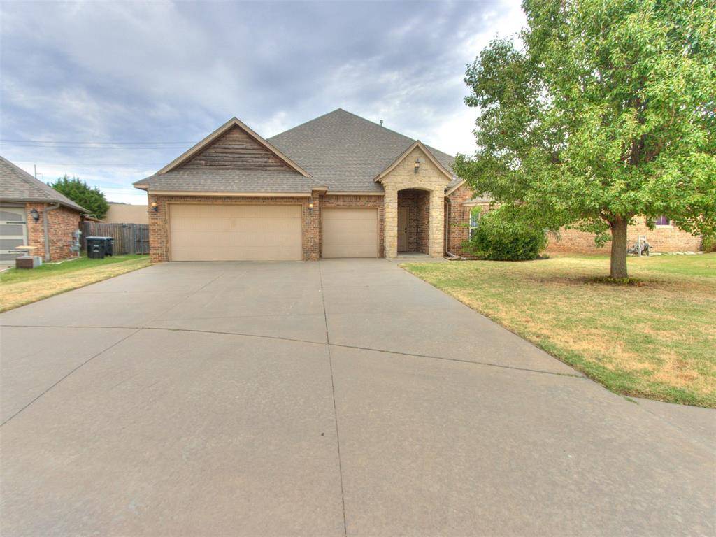 641 SW 28th ST, Moore, OK 73160