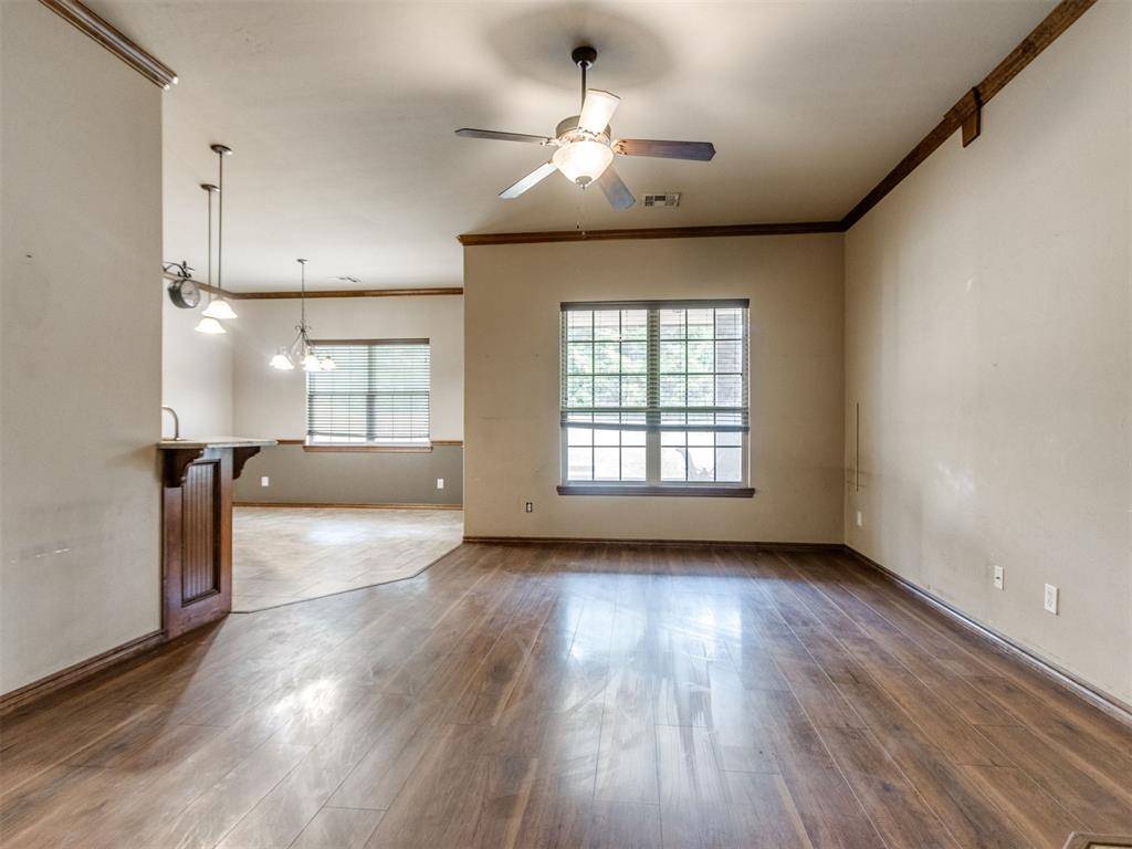 641 SW 28th ST, Moore, OK 73160