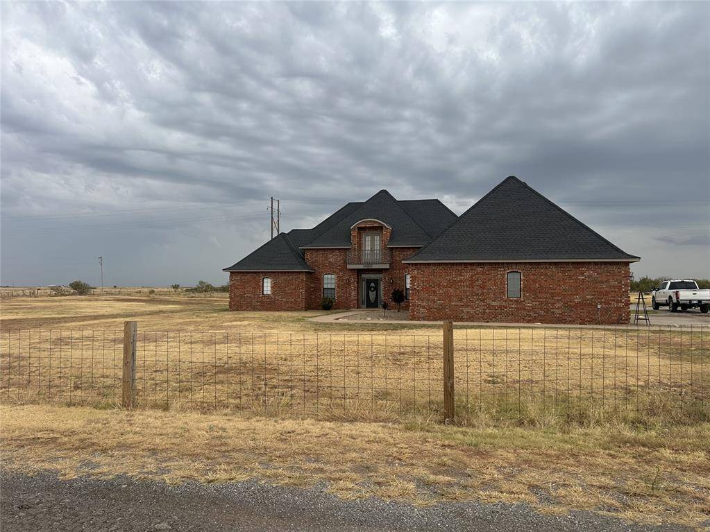 203 Soleil DR, Walters, OK 73527
