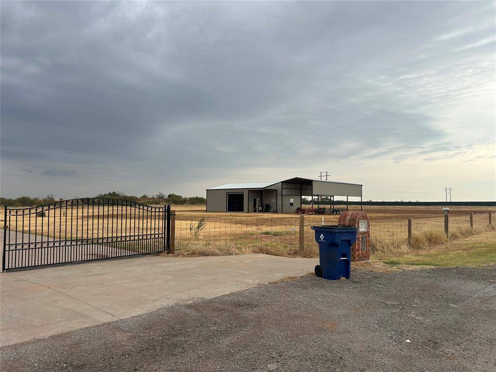 203 Soleil DR, Walters, OK 73527