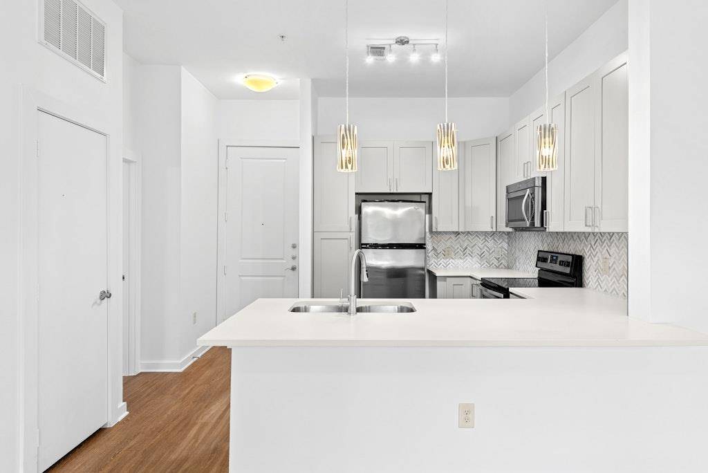 1900 Barton Springs RD #2021, Austin, TX 78704