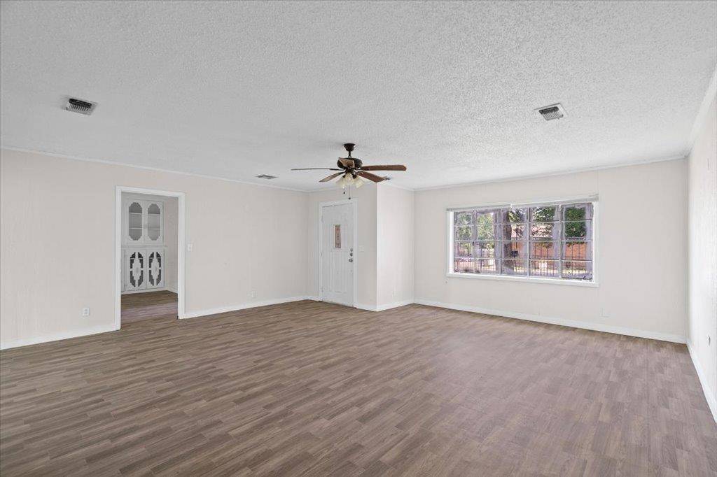 103 W Beaumont, Thrall, TX 76578