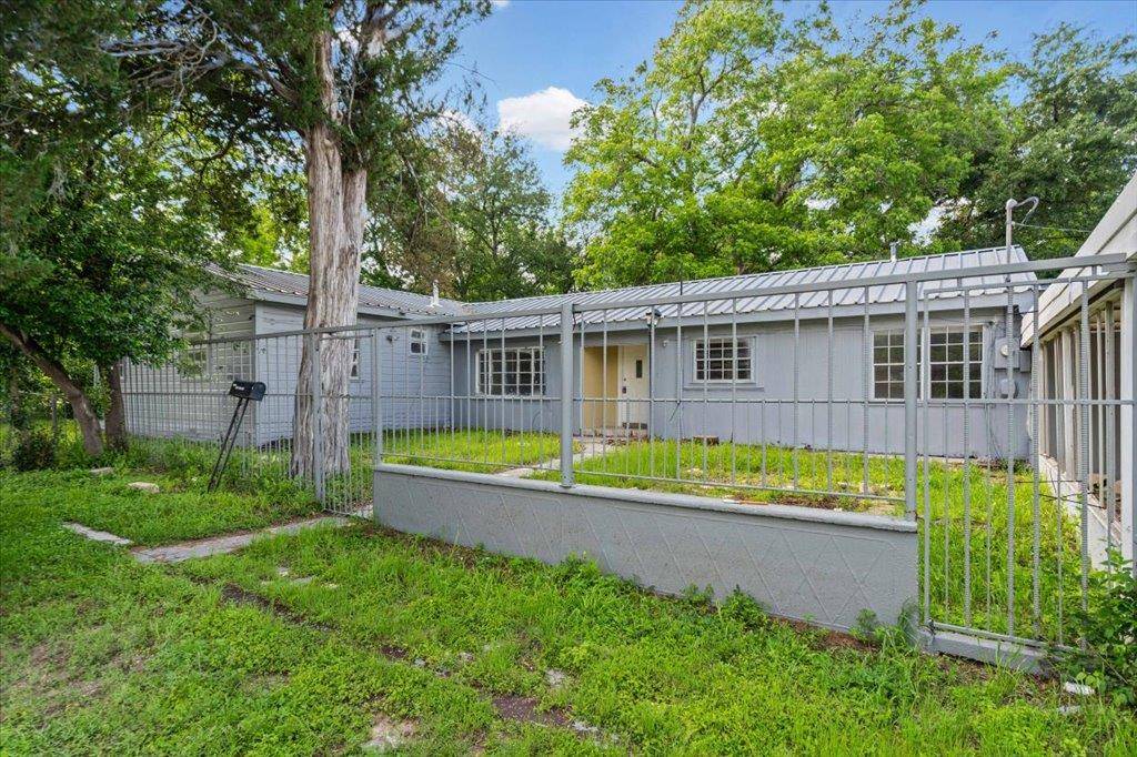 103 W Beaumont, Thrall, TX 76578