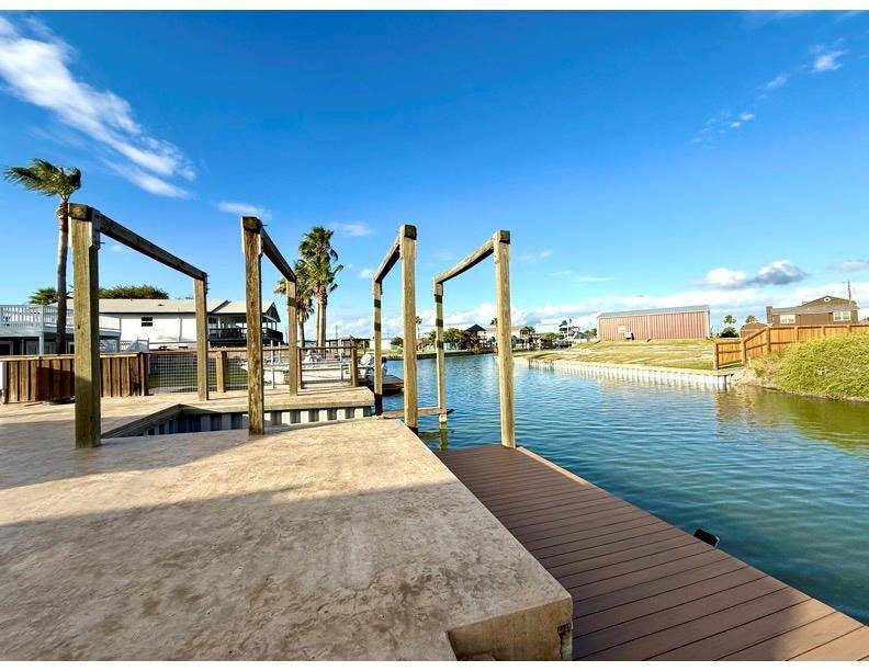 127 Copano Cove RD, Rockport, TX 78382