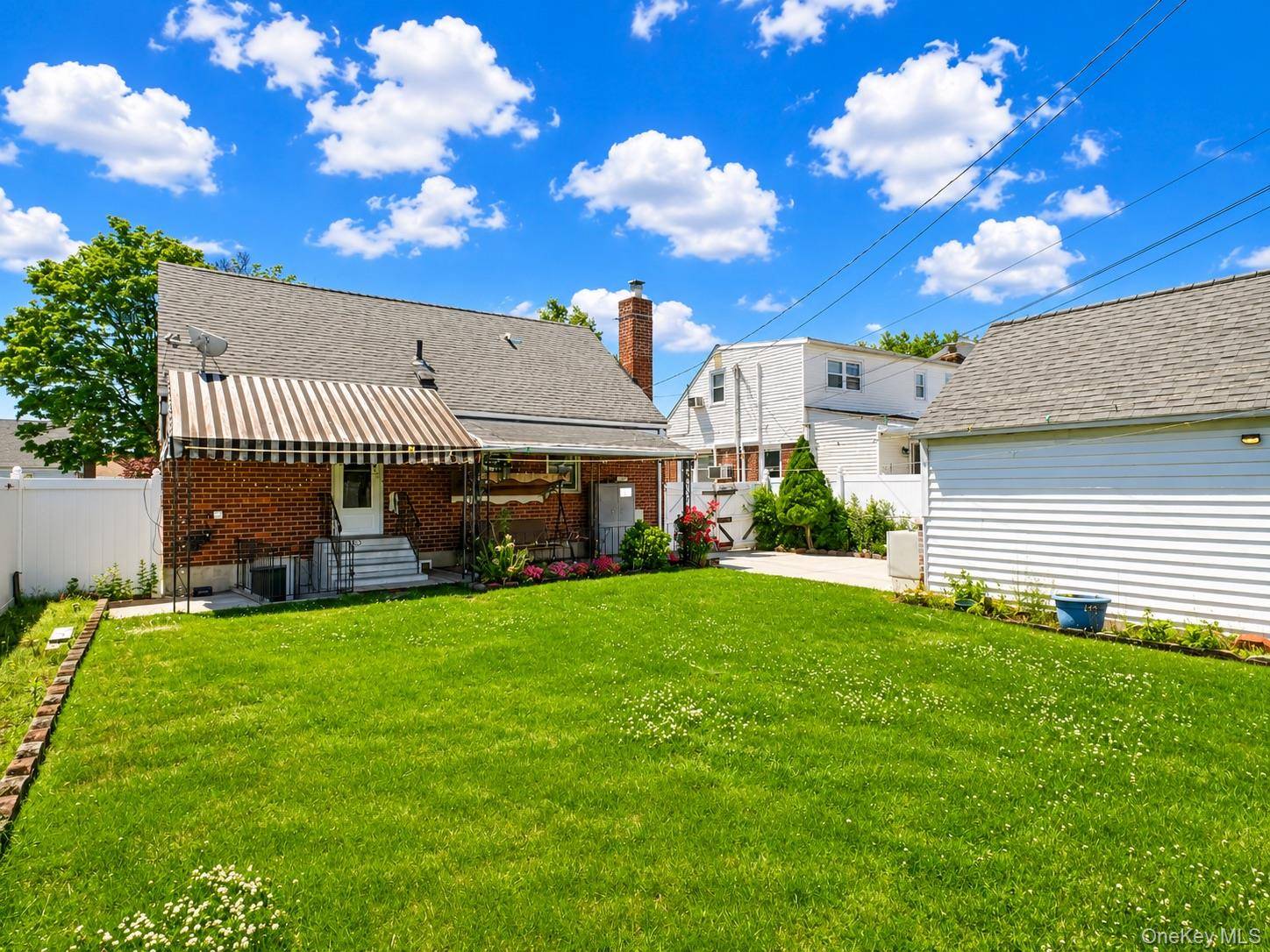 43 McAlester AVE, Hicksville, NY 11801
