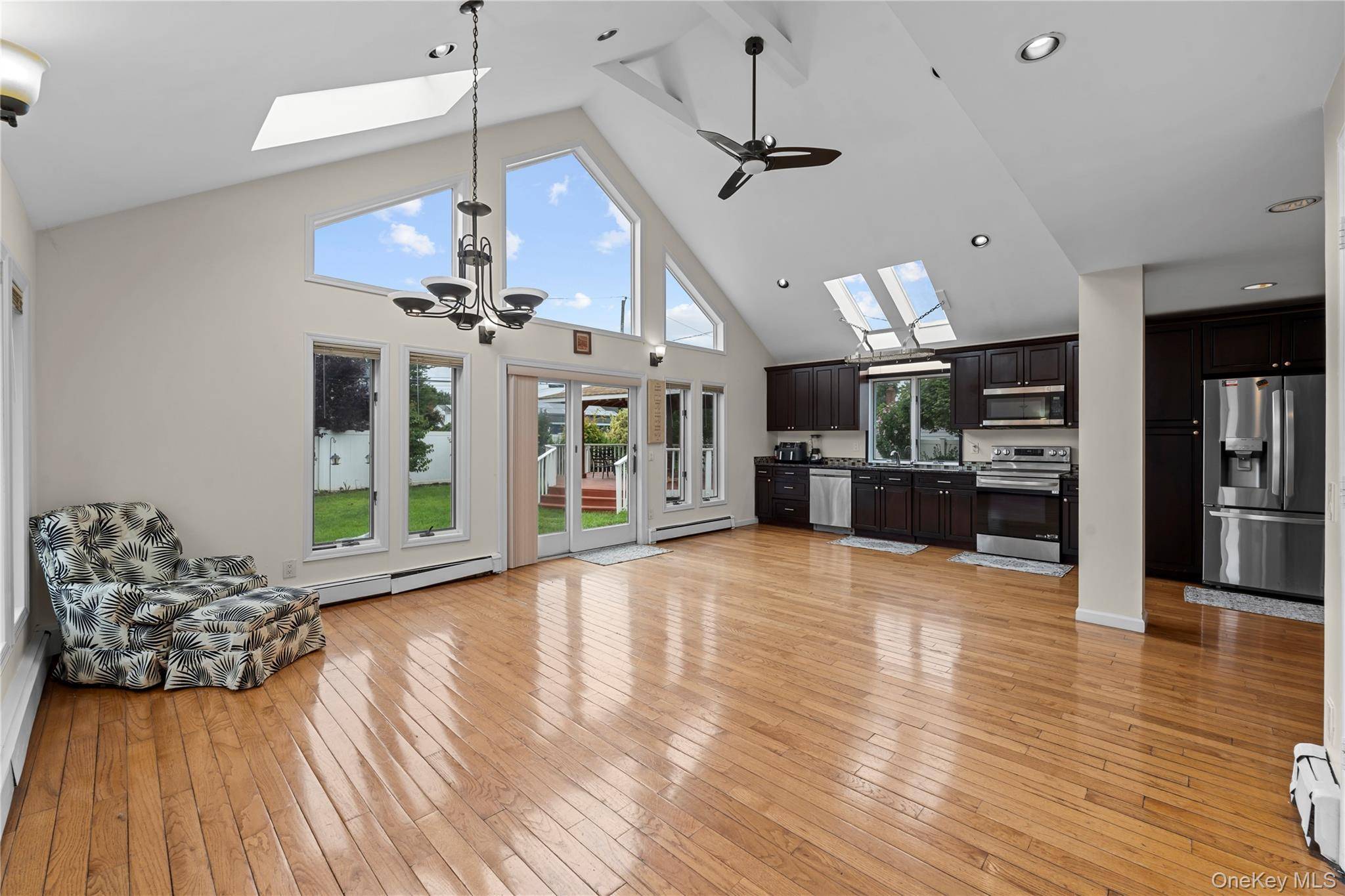 78 Pengon CIR, East Meadow, NY 11554
