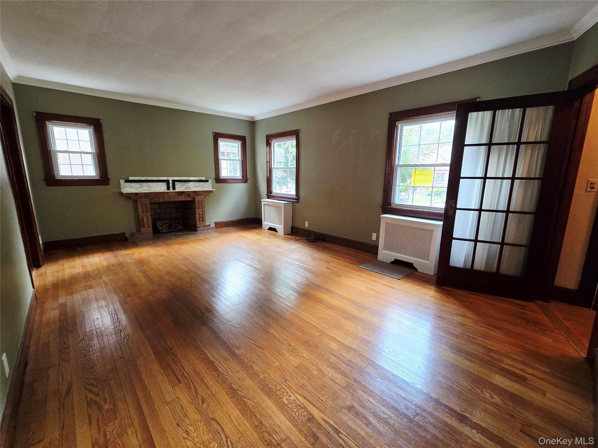 190 Bryant AVE #1, Floral Park, NY 11001