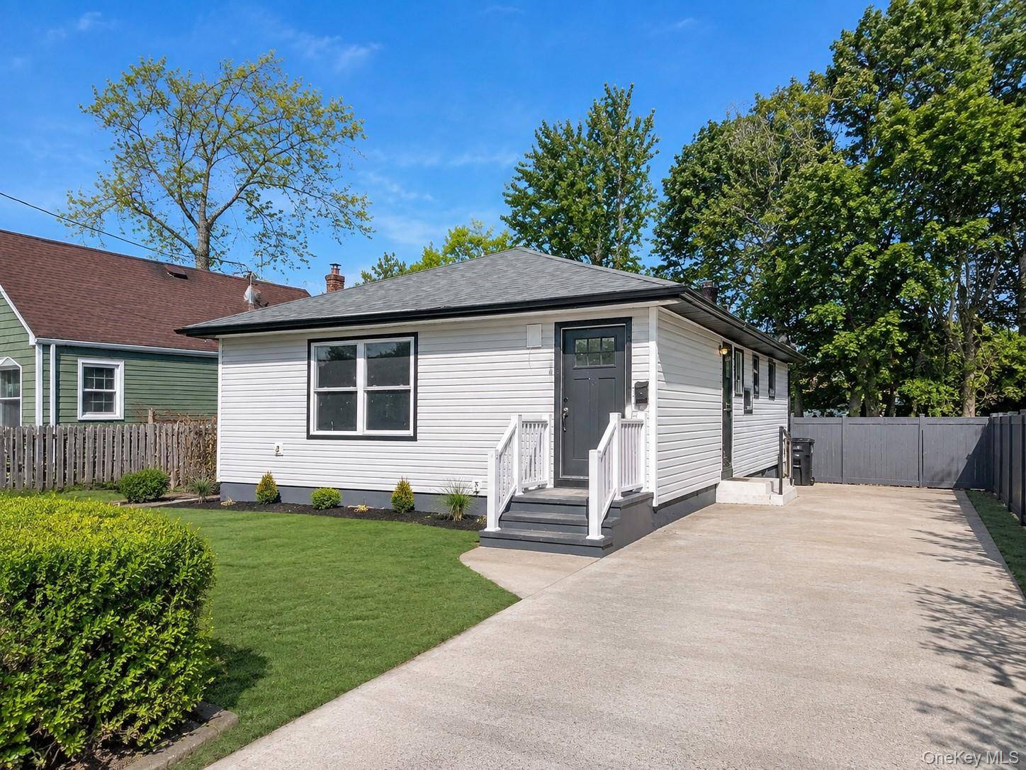 388 Vespucci AVE, Copiague, NY 11726