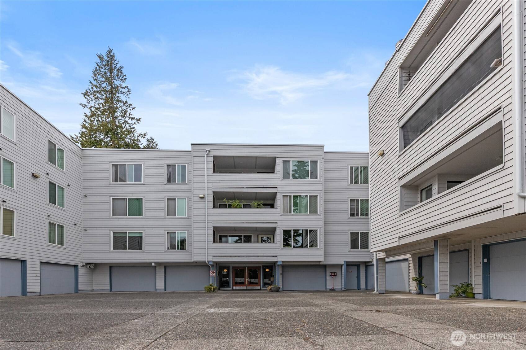 17417 Ashworth AVE N #202, Shoreline, WA 98133