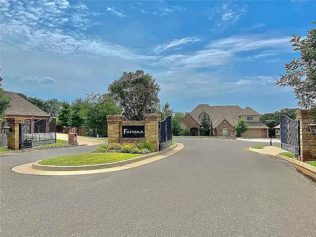 2932 Lakeshire Ridge WAY, Edmond, OK 73034