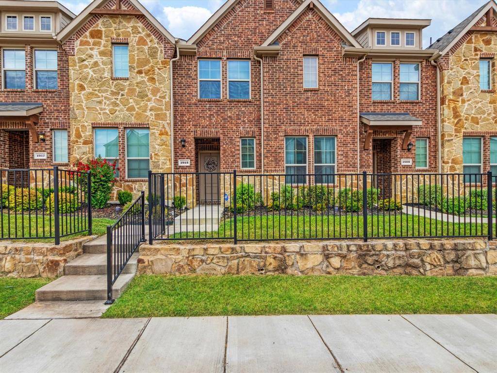 1913 Buffalo Hill Drive, Mesquite, TX 75149