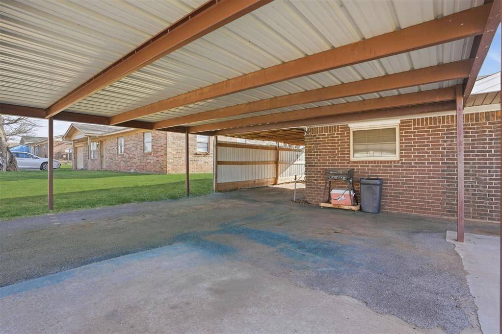 131 Ridgeline DR, Weatherford, OK 73096