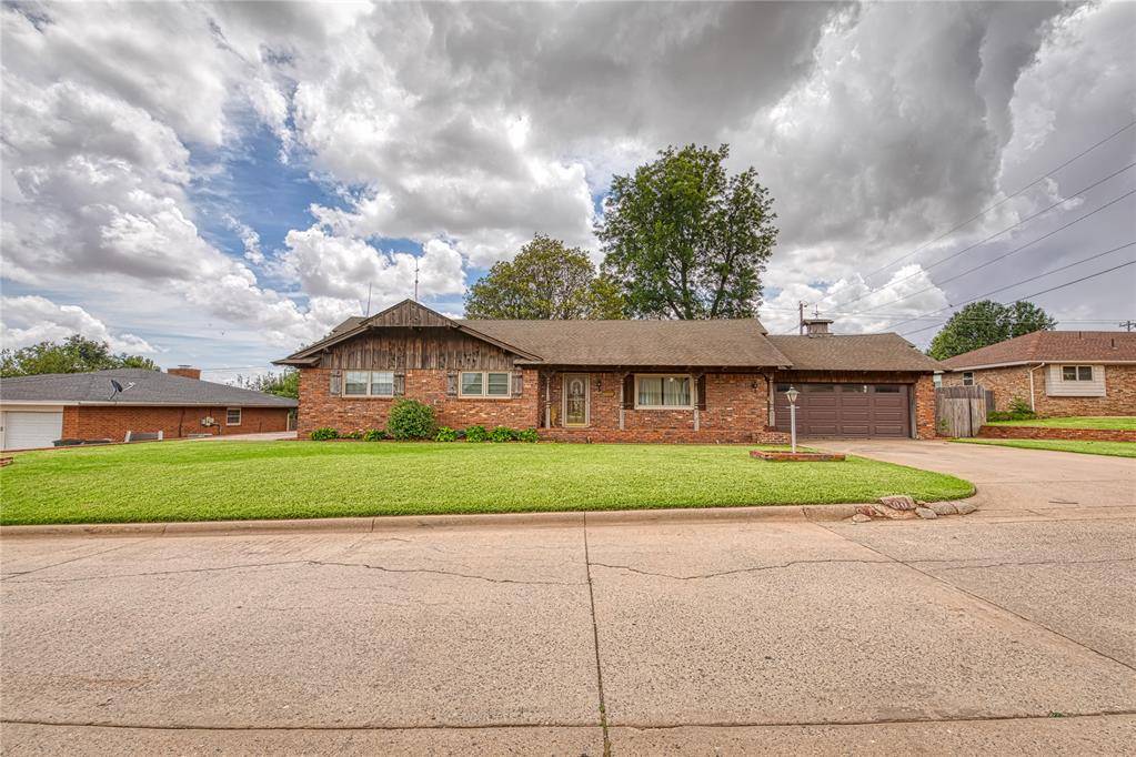 1500 Redstone DR, Clinton, OK 73601