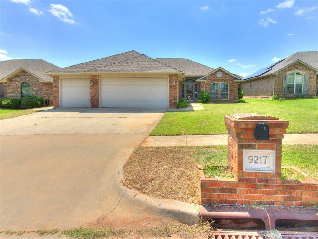 9217 Crooked Creek LN, Oklahoma City, OK 73160