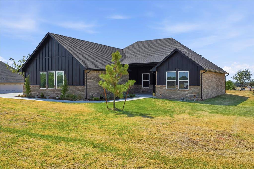 2439 Wolf Creek BND, Blanchard, OK 73010