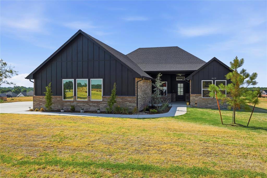 2439 Wolf Creek BND, Blanchard, OK 73010
