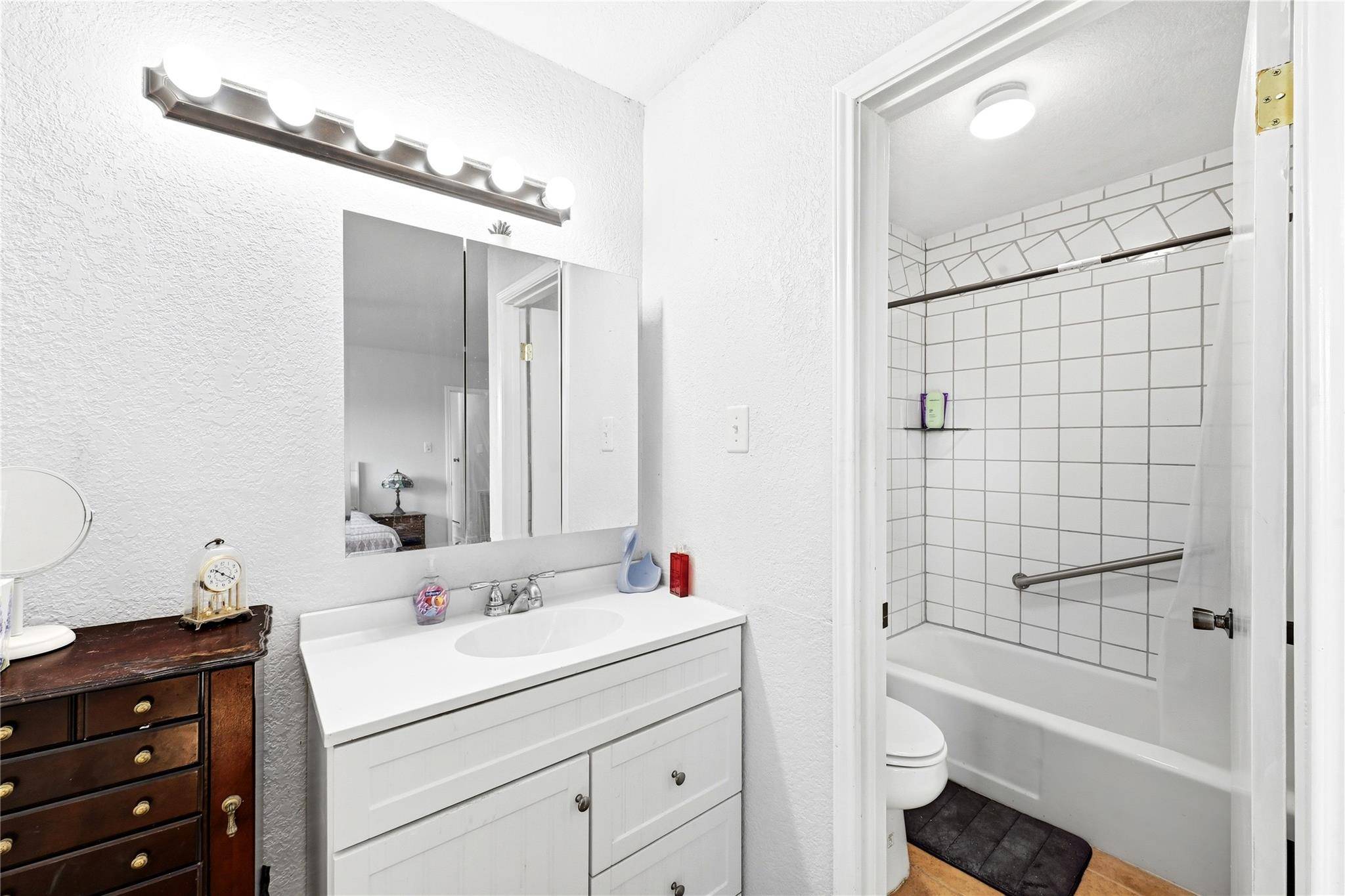 311 Salt Lake RD, Luling, TX 78648