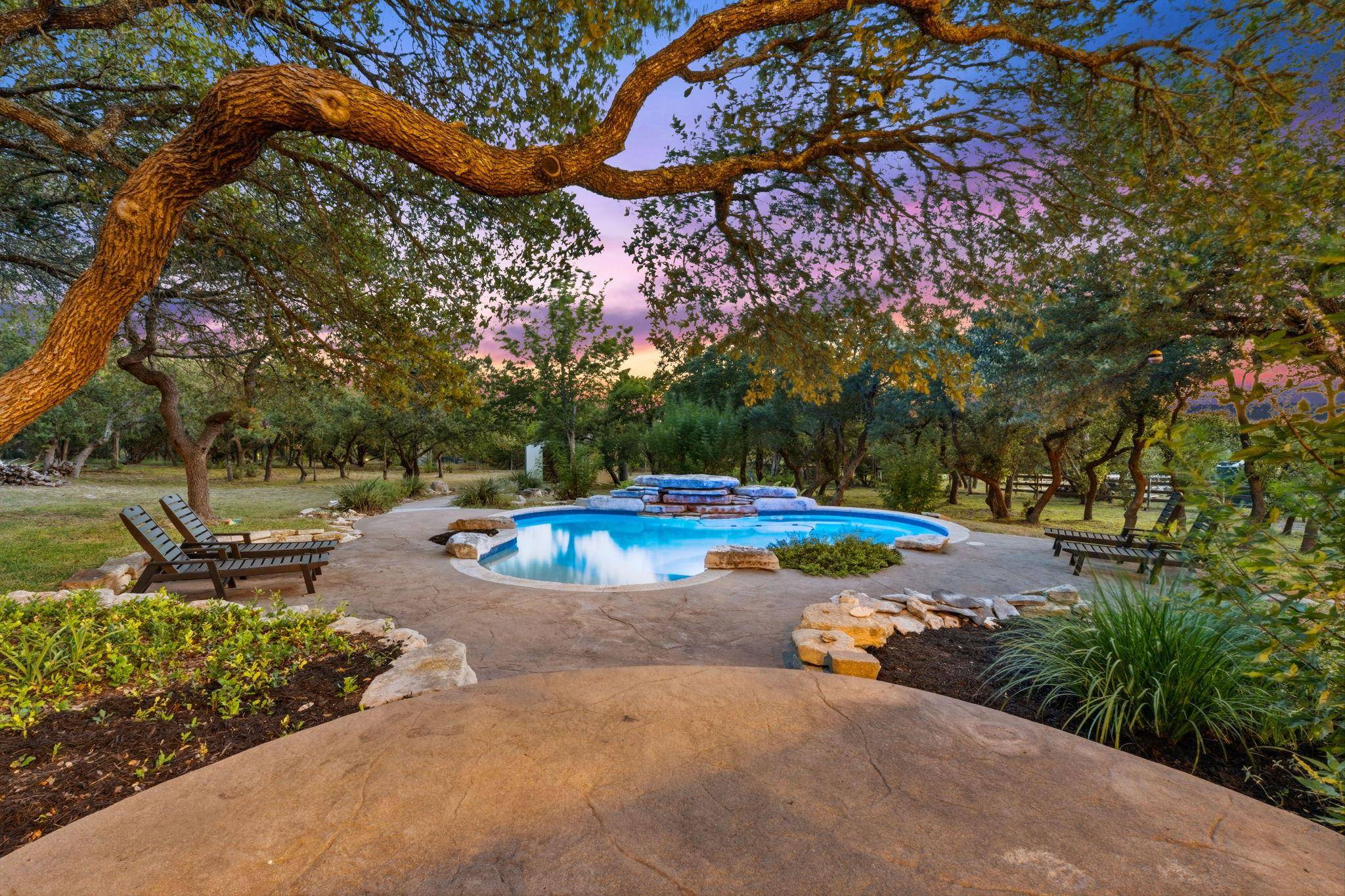 607 Saddlehorn DR, Dripping Springs, TX 78620